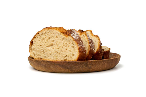домашний нарезанный хлеб изолированный - country bread стоковые фото и изображения