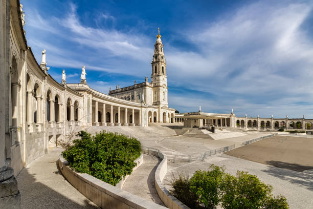 Basilica of Our Lady of Fatima Sanctuary View of the colonnade and Basilica of Our Lady of Fatima Sanctuary in Cova de Iria, Portugal shrine stock pictures, royalty-free photos & images