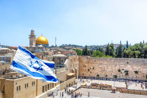 Israel flag, Western Wall, Jerusalem, Israel Jerusalem, Israel - September 5, 2022; An Israeli flag blows in the wind from an elevated view of the Western Wall and the Al-Aqsa Mosque in Jerusalem. east jerusalem stock pictures, royalty-free photos & images