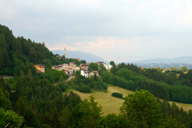 istock Road to Asiago 1421031668