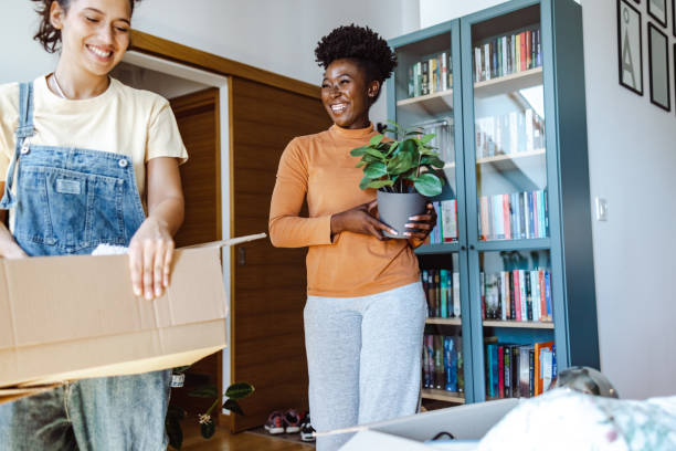 istock Roommates bring things into the new apartment 1421047579
