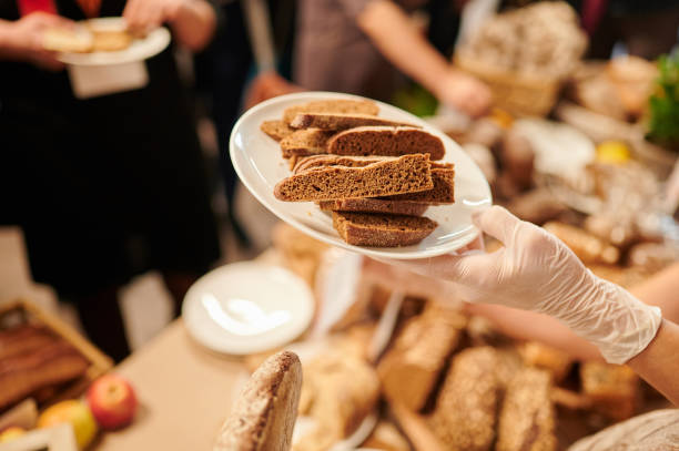 istock Bread on a plate in the waiter's hand 1421052358