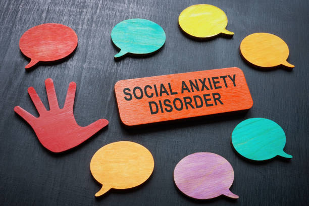 istock Plate with phrase social anxiety disorder and speech bubbles. 1421053304