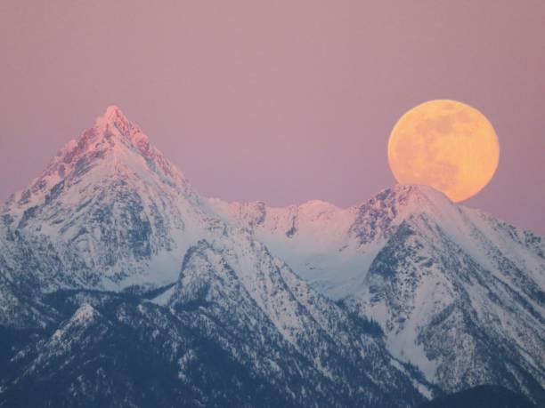 pico lunar - rocky mountains canada mountain winter fotografías e imágenes de stock