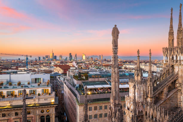 mailand, italien city skyline - mailand stock-fotos und bilder