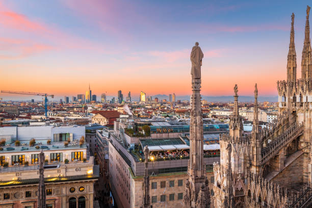 milano, italia skyline della città - milanese foto e immagini stock