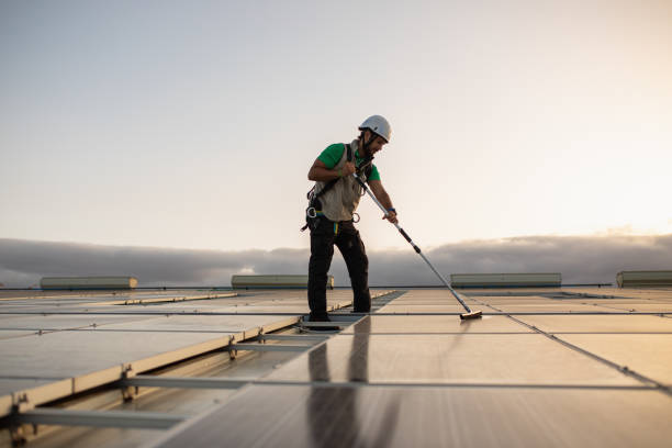 istock Cleaning solar panels to increase production 1421108285