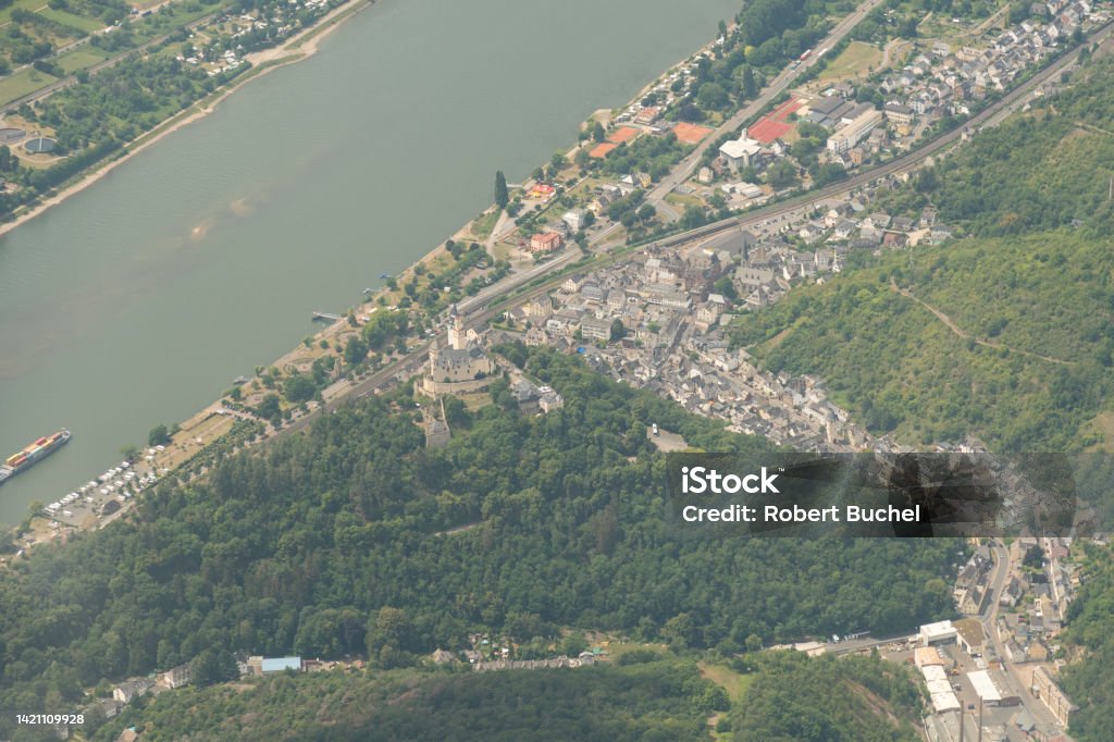 Marksburg castle on a hill in Braubach in Germany Braubach, Rhineland Palatinate, Germany, July 9, 2022 Historic old castle seen from a small plane Above Stock Photo