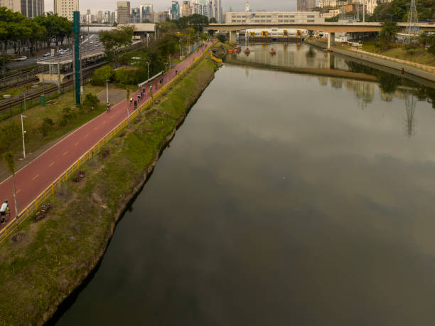 istock Drone ride on Pinheiros Highway, at Sao Paulo 1421120606