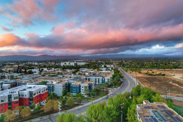 de soto avenue in woodland hills ca - woodland hills stock-fotos und bilder