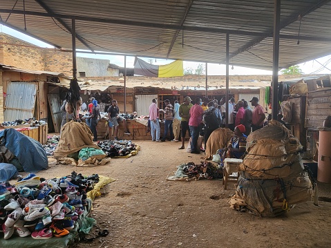 vendors selling unwanted or second hand shoes from China