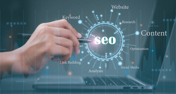 istock Marketers use pen to point to icons, SEO concepts, optimization analysis tools, search engine rankings, social media sites based on results analysis data. Customers use keywords to connect products. 1421213890