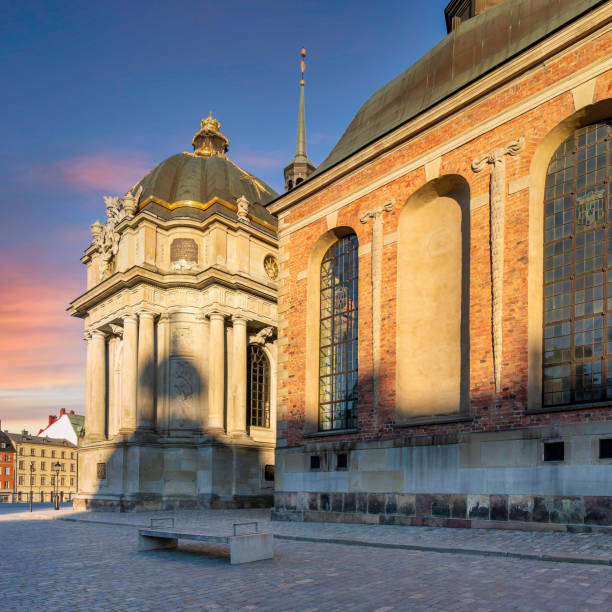 cappella karolinska presso la chiesa di riddarholmen, isola di riddarholmshamnen, città vecchia, città vecchia, stoccolma, svezia - stockholm sweden gamla stan town square foto e immagini stock