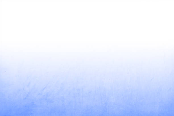 helles himmelblau und verblasstes weiß gefärbte fleckige rustikale und verschmierte gemalte strukturierte rohlinge leere horizontale ombre-vektorhintergründe mit subtilem textureffekt - white softness blue subtle stock-grafiken, -clipart, -cartoons und -symbole
