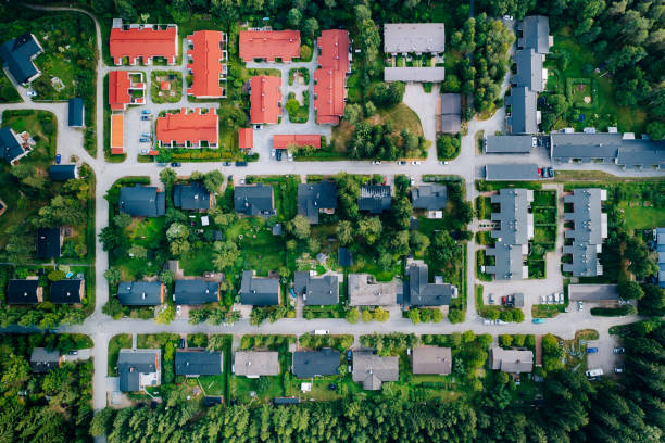 luftaufnahme von wohnhäusern in finnland - housing development development residential district aerial view stock-fotos und bilder