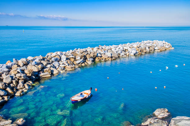 Clear waters in Riomaggiore in the Cinque Terre - Liguria Clear waters in front of Riomaggiore, one of the villages in the Cinque Terre groyne stock pictures, royalty-free photos & images