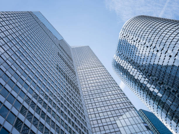 istock Des bureaux d'entreprise dans un quartier d'affaires 1421265190