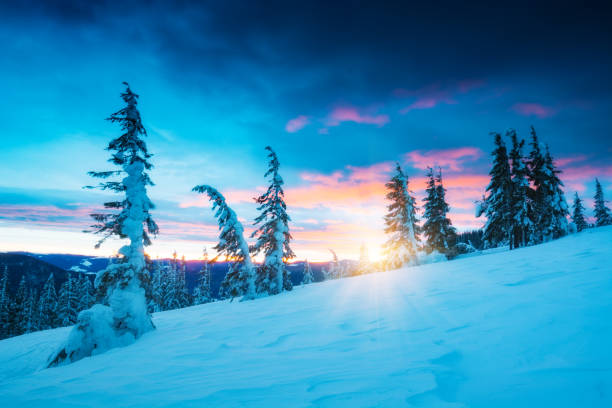 istock rozen winter sunrise in a alpines 1421266808