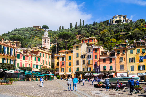 'piazzetta' de portofino avec ses bâtiments colorés - ligurie, italie - ligurian sea photos et images de collection