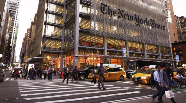 das hauptquartier der new york times. - times up stock-fotos und bilder