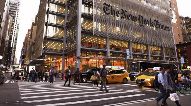 il quartier generale del new york times. - times up foto e immagini stock
