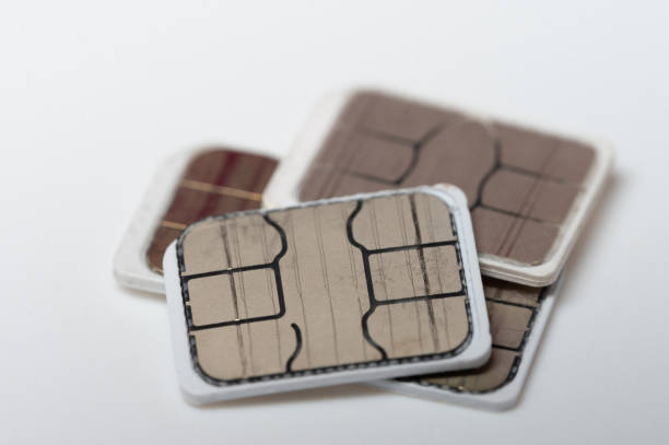 pile de cartes sim pour smartphone - microsim photos et images de collection