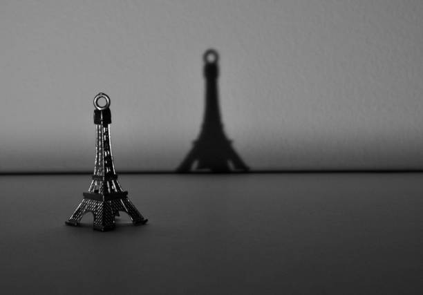 ミニチュアエッフェル塔 - eiffel tower black and white paris france construction ストックフォトと画像