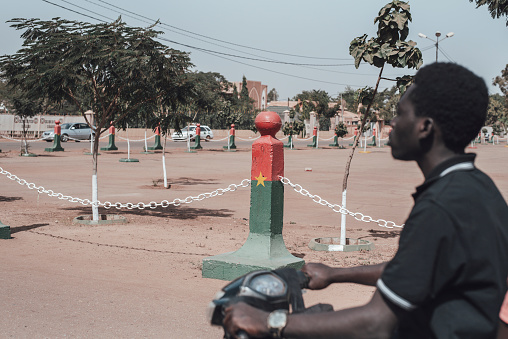 Bissau, Guinea-Bissau: Heroes of the Fatherland Square, a pearl of Portuguese colonial urban planning, originally called Empire Square - the central pavement display's the Portuguese Cross of Christ - the main building is now the Presidential Palace, it was built for the Governor, to the right is the PAIGC party headquarters, originally the building of the Commercial, Industrial and Agricultural Association - the central column by architect Ponce de Castro was dedicated to the 'effort of the race', following independence a star was added and it was re-dedicated to the heroes of independence.