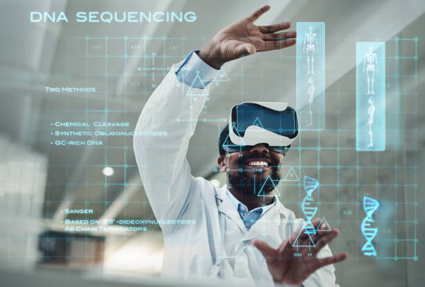 aufnahme eines reifen wissenschaftlers mit einem virtual-reality-headset während der arbeit in einem labor - great invention stock-fotos und bilder