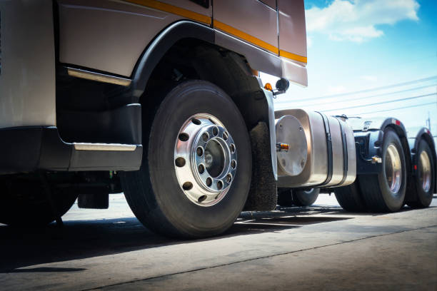 Front of Semi Truck Wheels Tires. Rubber, Truck Tyres. Freight Trucks Transport Logistics Front of Semi Truck Wheels Tires. Rubber, Truck Tyres. Freight Trucks Transport Logistics shipping heavy equipment machinery stock pictures, royalty-free photos & images