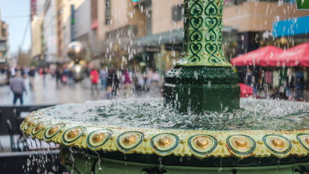 vista ravvicinata della fontana di adelaide arcade al rundle mall - australia people antique old fashioned foto e immagini stock