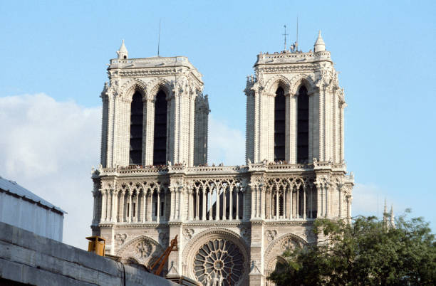 vintage film photograph of notre dame cathedral in the 1980s - church close up paris france gothic style imagens e fotografias de stock