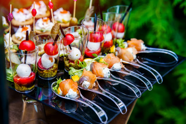 servicio de catering finger bites food buffet slate tray slate tray - canape buffet cocktail food fotografías e imágenes de stock