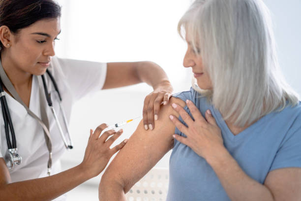istock Vaccine for a senior 1421689545
