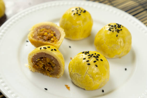 istock Shanghai yam paste with pork floss mooncake 1421739703