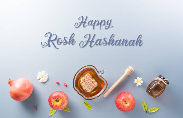 rosh hashanah (fête du nouvel an juif), concept de symboles traditionnels ou religieux sur fond pastel. - photos de shana tova photos et images de collection