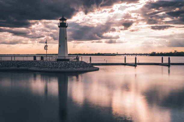 The lighthouse at The Harbour, Rockwall, TX, USA -  NIKON Z 6 - NIKKOR Z 24-200mm f/4-6.3 VR @ 35 mm - 6,0 sec @  ƒ / 11 -  100 ISO