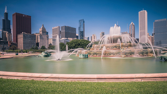 Buckingham Fountain, Chicago, IL, USA -  NIKON Z 6 - NIKKOR Z 24-200mm f/4-6.3 VR @ 24 mm - 10,0 sec @  ƒ / 13 -  100 ISO