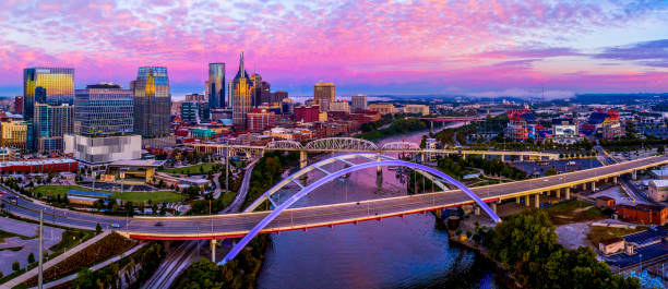 ナッシュビル、テネシー州航空写真の夜明け - nashville skyline usa tennessee ストックフォトと画像