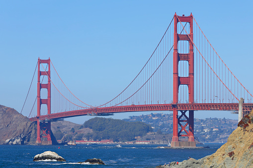 Daytime view of the Golden Gate bridge (San Francisco, California).