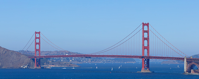 Panoramic daytime view of the Golden Gate bridge (San Francisco, California).
