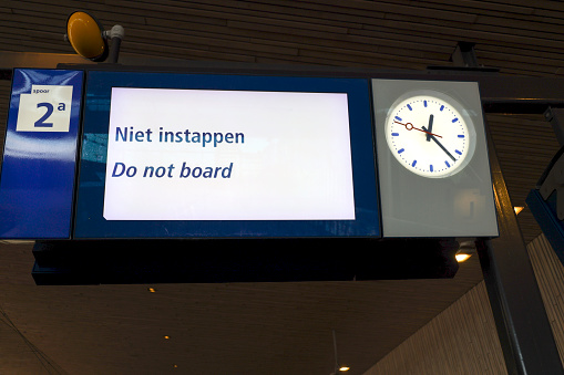 Text Niet instappen (Do not board) on display at platform Rotterdam Central station in the Netherlands