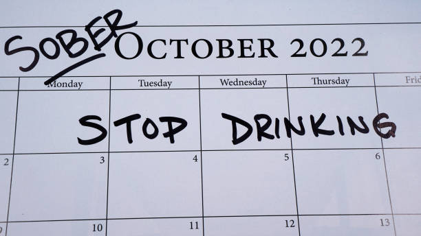 ottobre sobrio segnato su un calendario - temperance foto e immagini stock