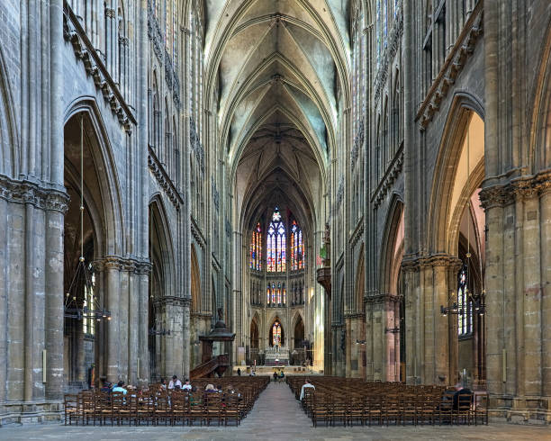 interior de la catedral de san esteban de metz, francia - iluminación de techo abovedado fotografías e imágenes de stock
