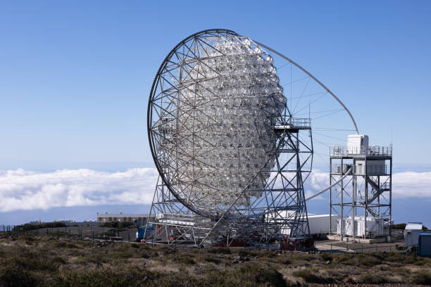 télescope à rétroviseur au sommet de la montagne la palma - side view mirror audio photos et images de collection