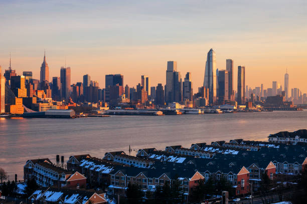 istock Manhattan sunset, New York City 1422034848