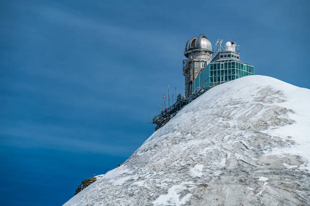 sphinx observatory at jungfraujoch - jungfraujoch imagens e fotografias de stock