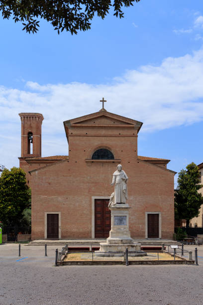 istock Certaldo main square and church 1422042215