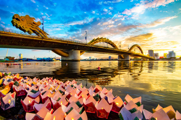 view of dragon bridge at sunset - marble imagens e fotografias de stock