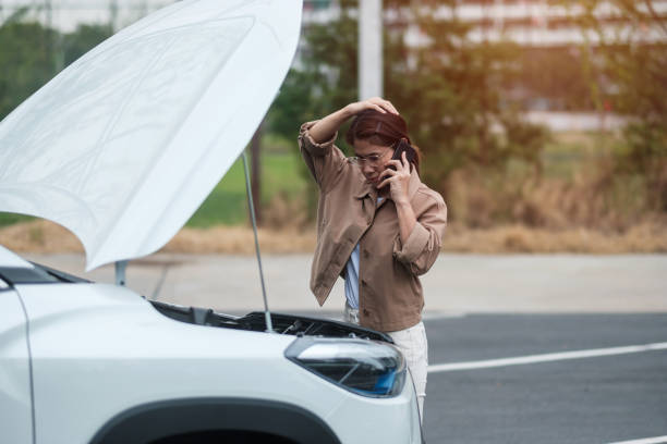 woman driver using mobile phone during problem car. Breakdown or broken car on road. Vehicle Insurance, maintenance and service concept woman driver using mobile phone during problem car. Breakdown or broken car on road. Vehicle Insurance, maintenance and service concept vehicle breakdown stock pictures, royalty-free photos & images